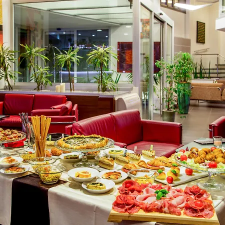 Domidea Hotell 4*
