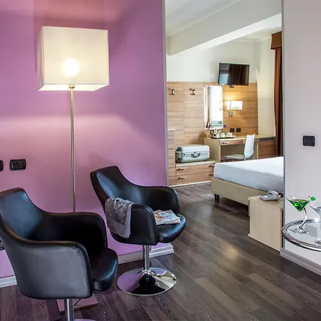 도미디아 호텔 4*